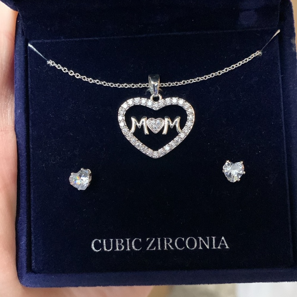 Danecraft fine silver plate "Mom" heart cz necklace/earring set
